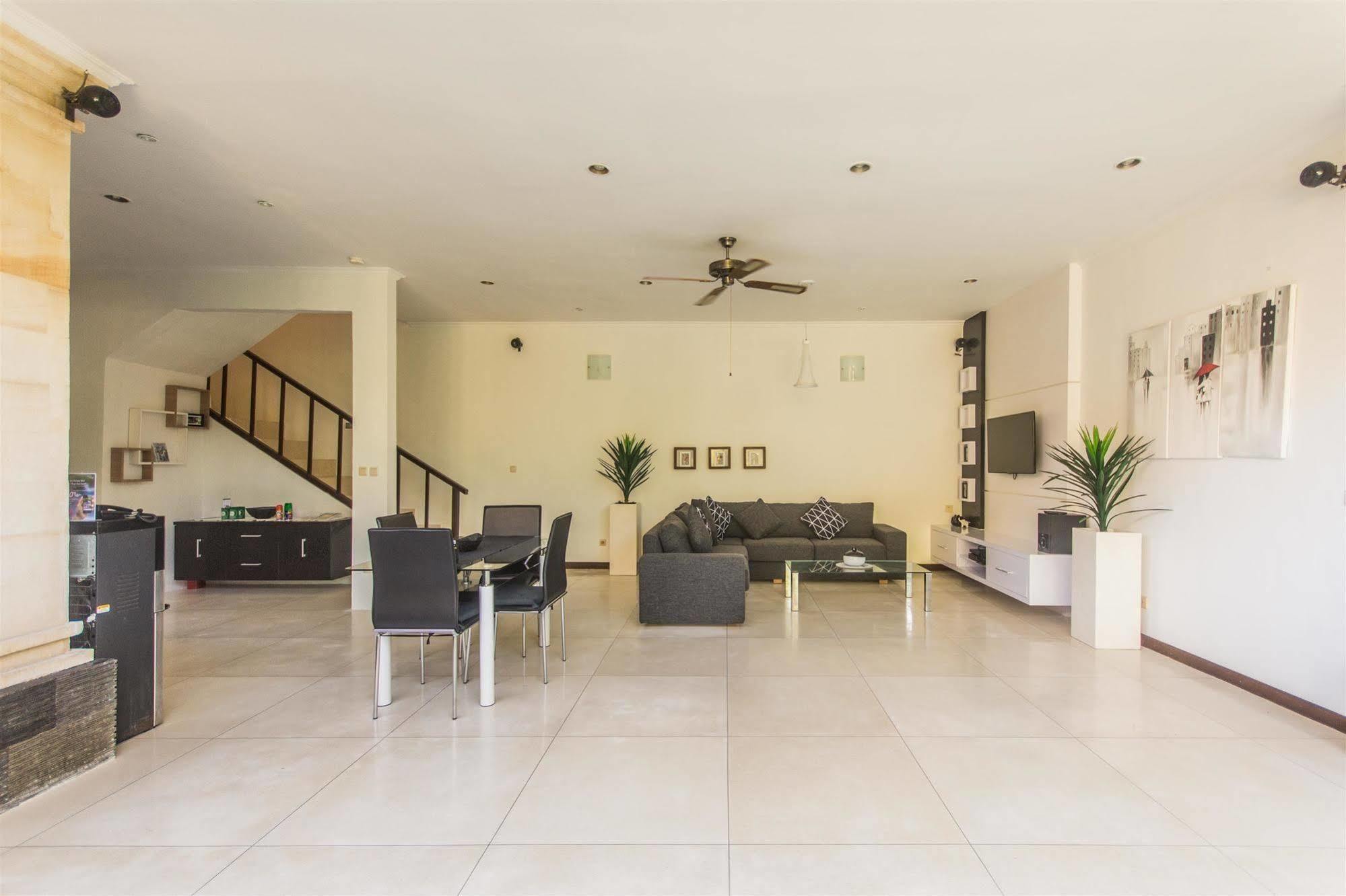 Villa Krisna スミニャック エクステリア 写真